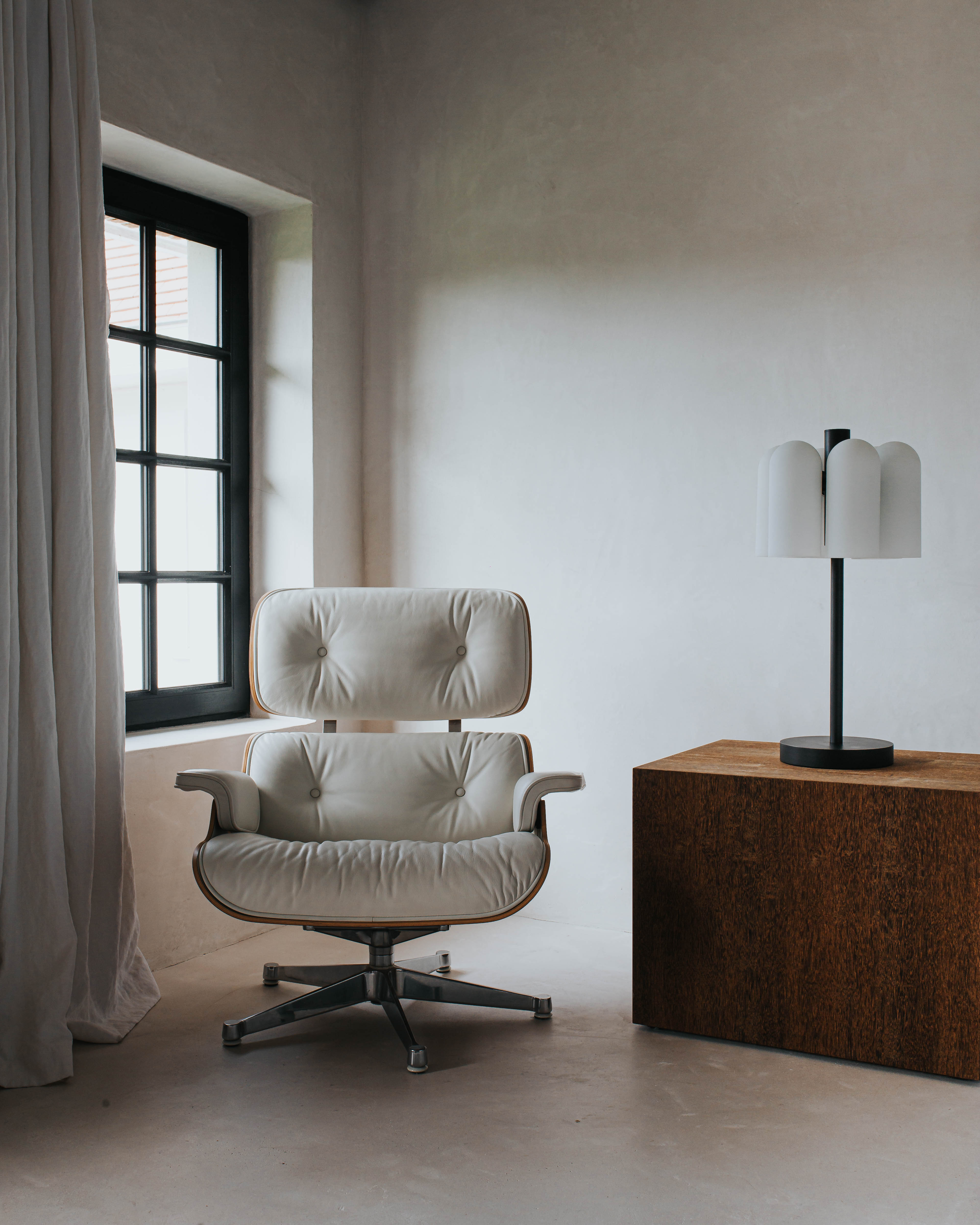 Schwung Odyssey 6 Black Gunmetal Table Lamp